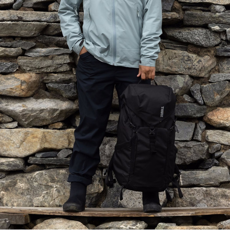 Рюкзак с дождевым чехлом Thule AllTrail 25L Black Рюкзак с дождевым чехлом Thule AllTrail 25L Black